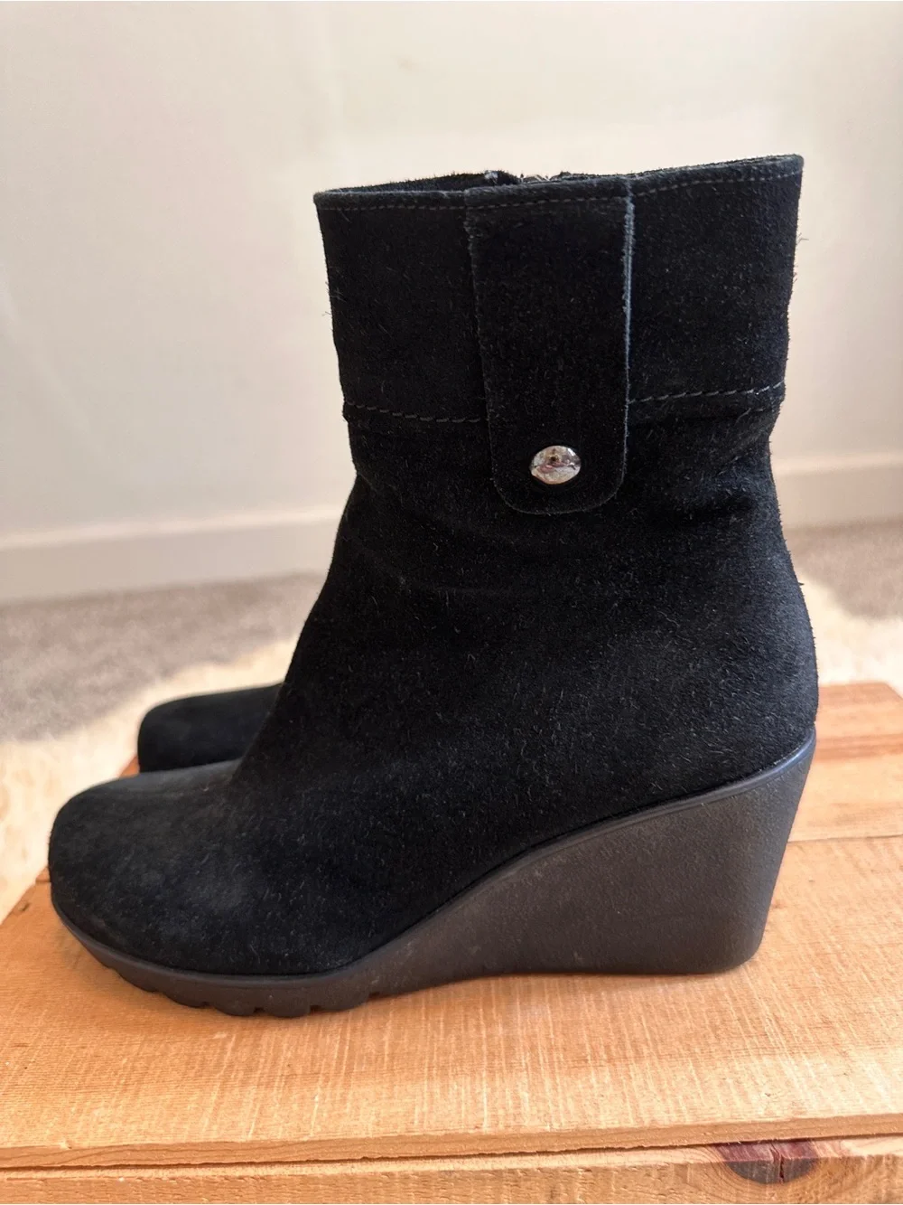 La Canadienne wedge waterproof suede leather bootie 6 1/2 M